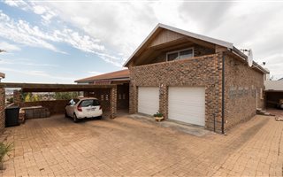 5 Bedroom House in Dennegeur