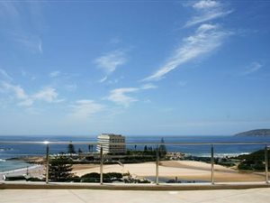 5 Bed House in Signal Hill