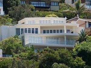 5 Bed House in Signal Hill