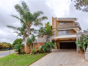 4 Bed House in Laudium