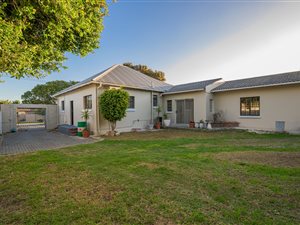 4 Bed House in Newton Park
