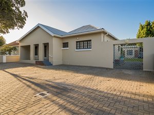 4 Bed House in Newton Park