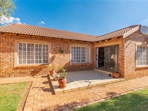 3 Bed Townhouse in Honeydew Manor