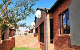 2 Bedroom Townhouse in Wilgeheuwel