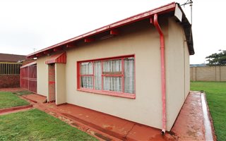 2 Bedroom House in Laudium
