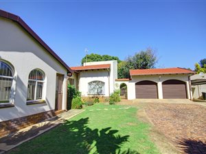 5 Bed House in Moret