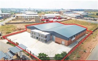2400 m² Industrial space in Clayville