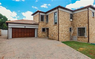 3 Bedroom Cluster in Ruimsig
