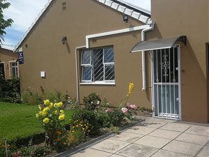 5 Bed House in Malibu Village