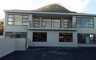 5 Bedroom House in Noordhoek
