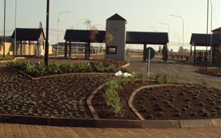 1000 m² Land available in Midfield Estate