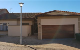 3 Bedroom Duplex in Island View