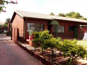 5 Bed House in Moregloed
