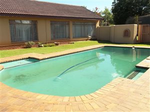 4 Bed House in Flora Gardens