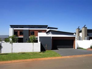 3 Bed House in Midstream Ridge Estate