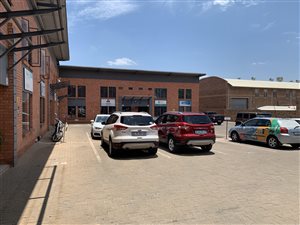 310 m² Industrial space in Mooikloof Equestrian Estate