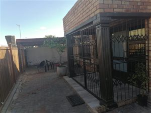 3 Bed House in Ehrlich Park