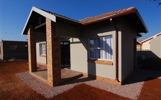 2 Bedroom House in Nylpark