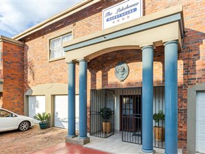 9 Bed House in Dalpark