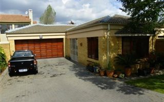 3 Bedroom Cluster in Douglasdale