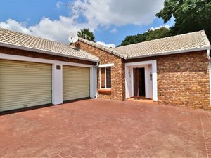 3 Bed Townhouse in Die Hoewes