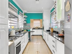 3 Bed House in Bramley Manor