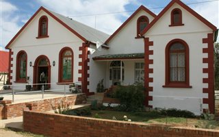 323 m² Commercial space in Uniondale