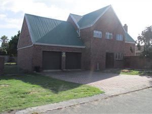 4 Bed House in Klein Brak River