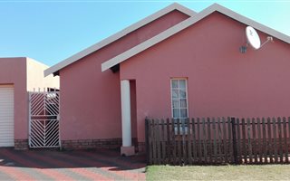 3 Bedroom House in Chantelle