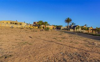 942 m² Land available in Vredenburg