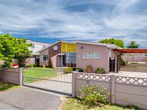 4 Bed House in Bothasig