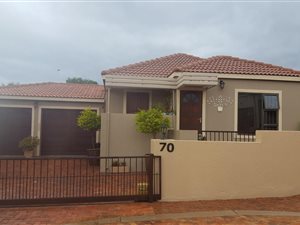 3 Bedroom House in Bronkhorstbaai