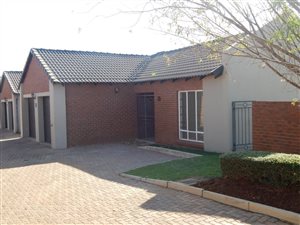 3 Bed Townhouse in Mooikloof Ridge