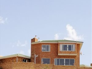 4 Bed Duet in Menkenkop