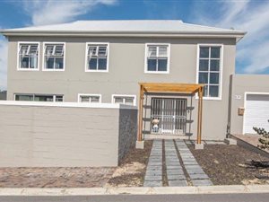 4 Bed House in Protea Heights