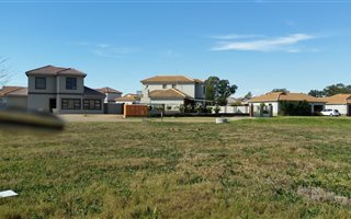 737 m² Land available in Mooivallei Park