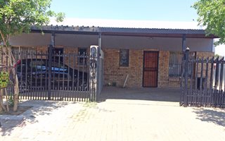 13 Bedroom Apartment in Lourierpark