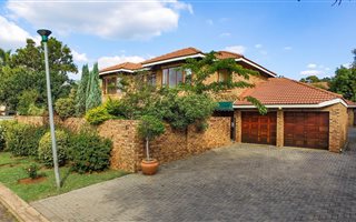 Silver Lakes Golf Estate: Property And Houses For Sale 