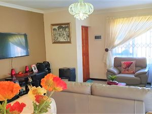 3 Bed House in Mandela View