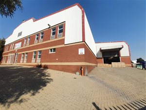 1800 m² Industrial space in Ormonde