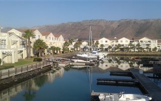 3 Bedroom Apartment in Gordons Bay Central