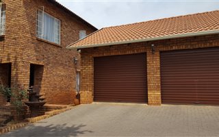 5 Bedroom House in Highveld