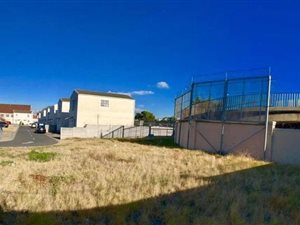 450 m² Land available in Athlone