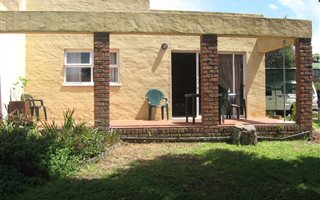 2 Bedroom Flat in Stilbaai
