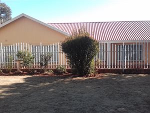 3 Bed House in Daggafontein