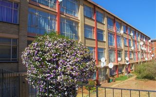 1 Bedroom Flat in Symhurst