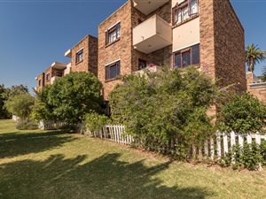 2 Bed Apartment in Wynberg Upper