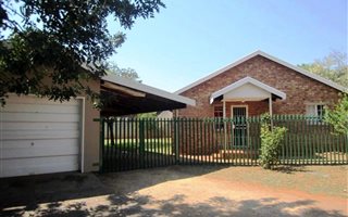 3 Bedroom Duet in Protea Park