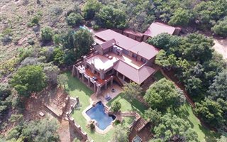 21.4 ha Farm in Hekpoort