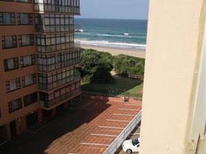 2 Bed Apartment in Amanzimtoti